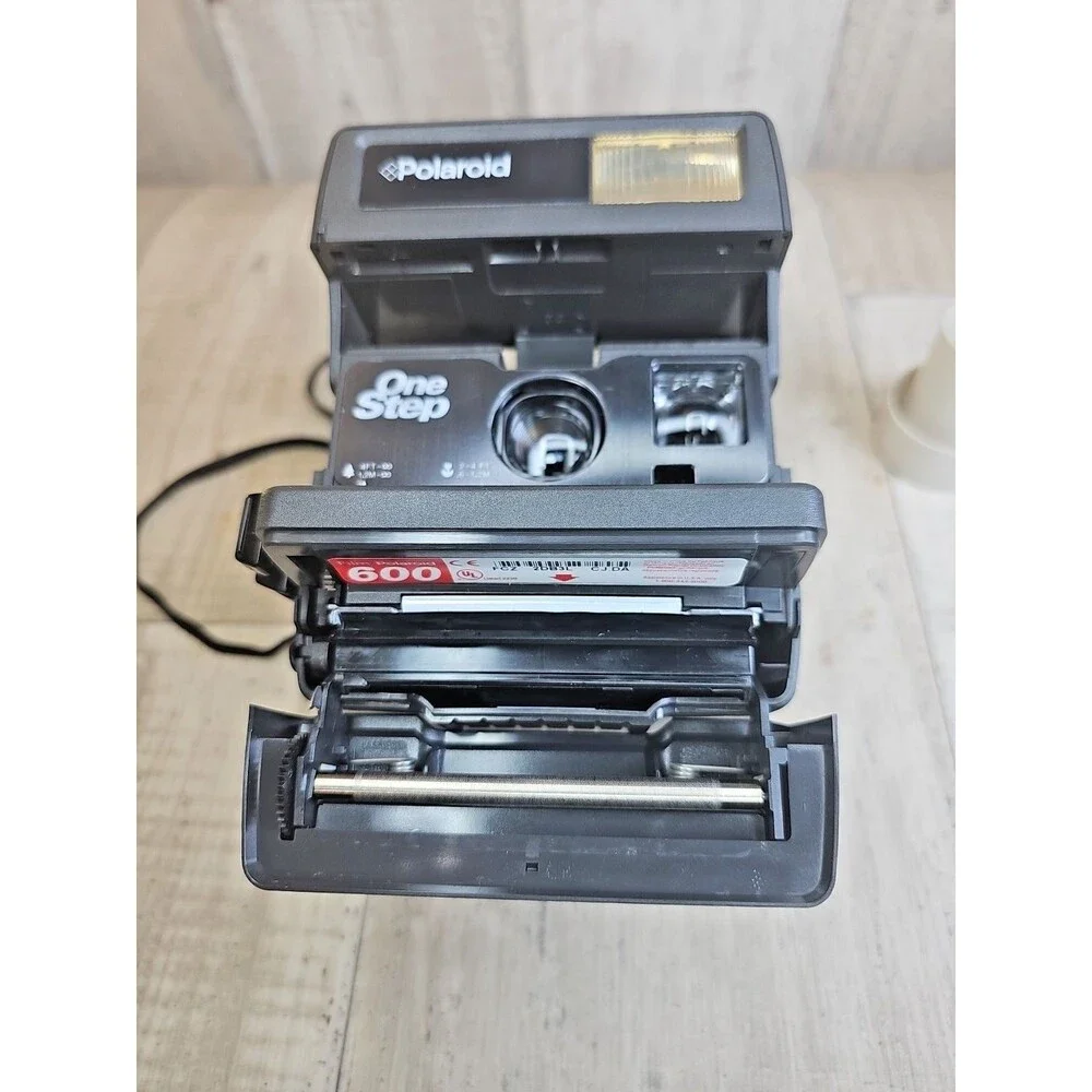 Polaroid OneStep 600 Instant Camera Rainbow Stripe Tested w Film 8 Shots